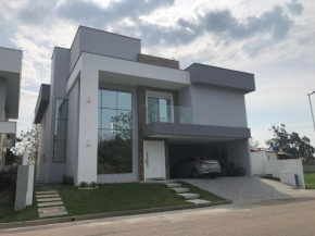 Casa Luxo com piscina a 500 metros da praia